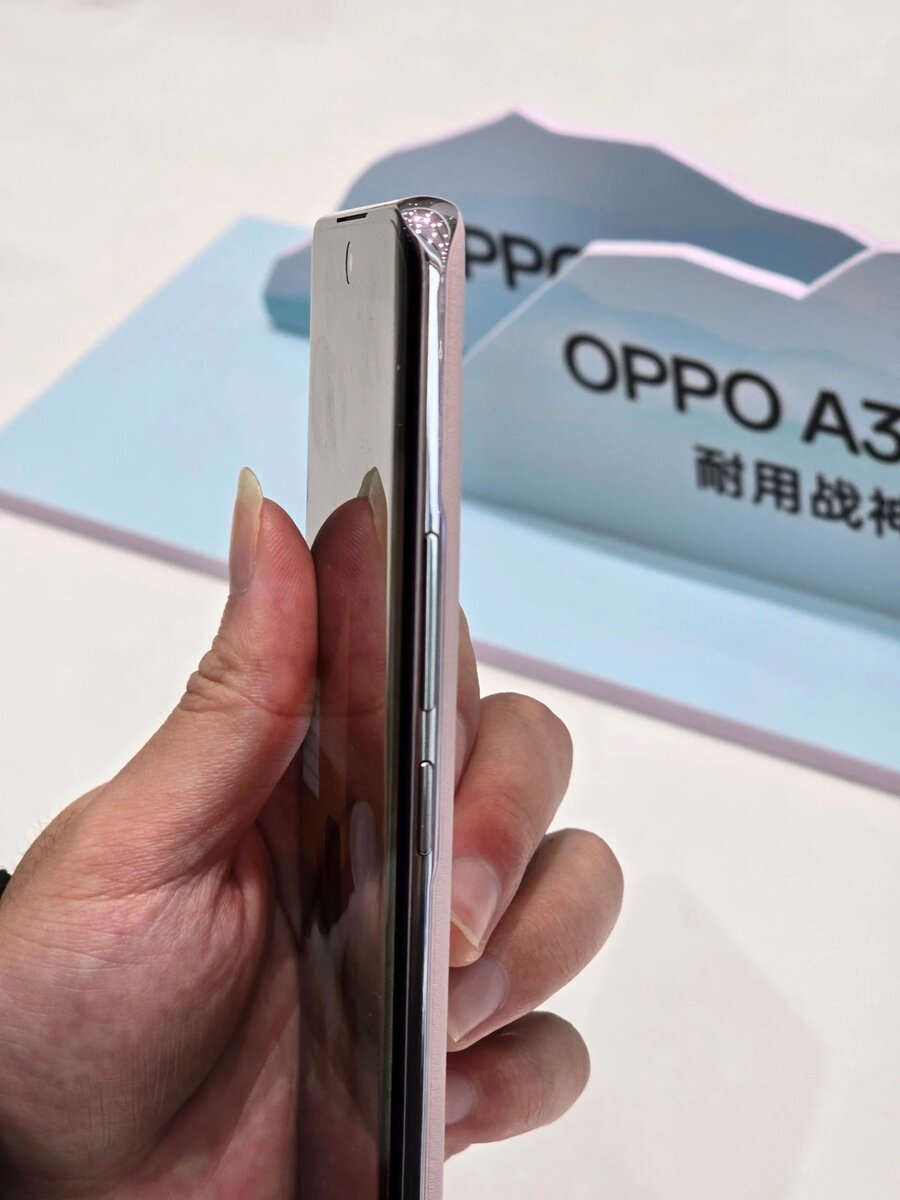 OPPO A3 Pro с камерой-«пуговицей» показали на инсайдерских фотографиях |  4pda.to | Дзен