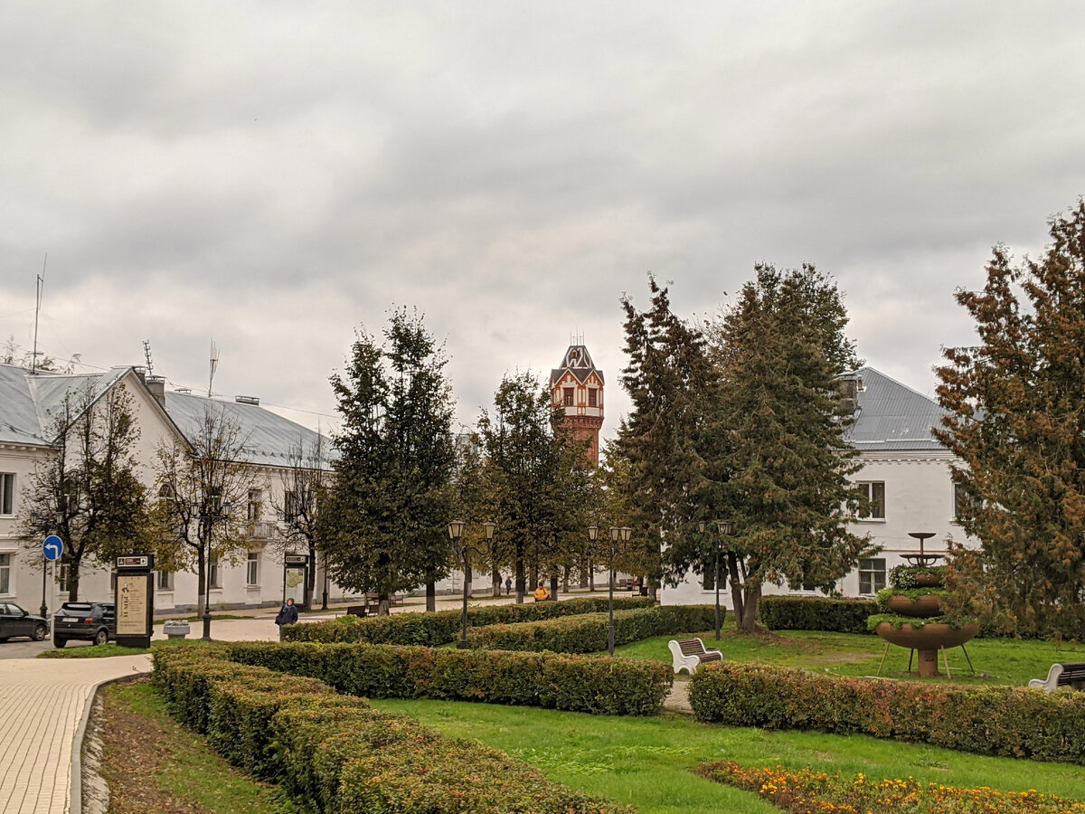 Александровский сад в центре Старой Руссы
