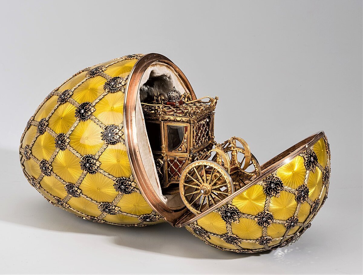 Пасхальное яйцо «Коронационное» / Фото: fabergemuseum.ru