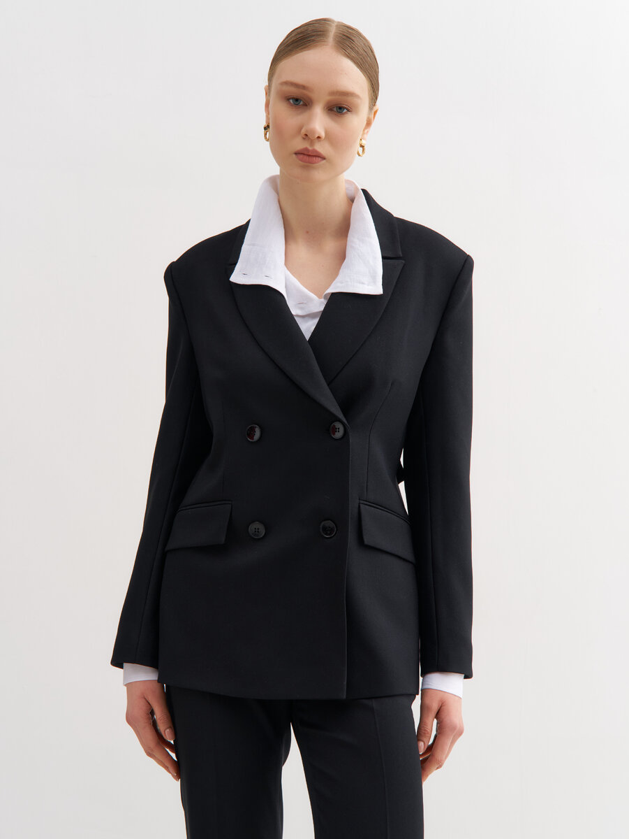 Черный жакет с хлястиком VIRELE