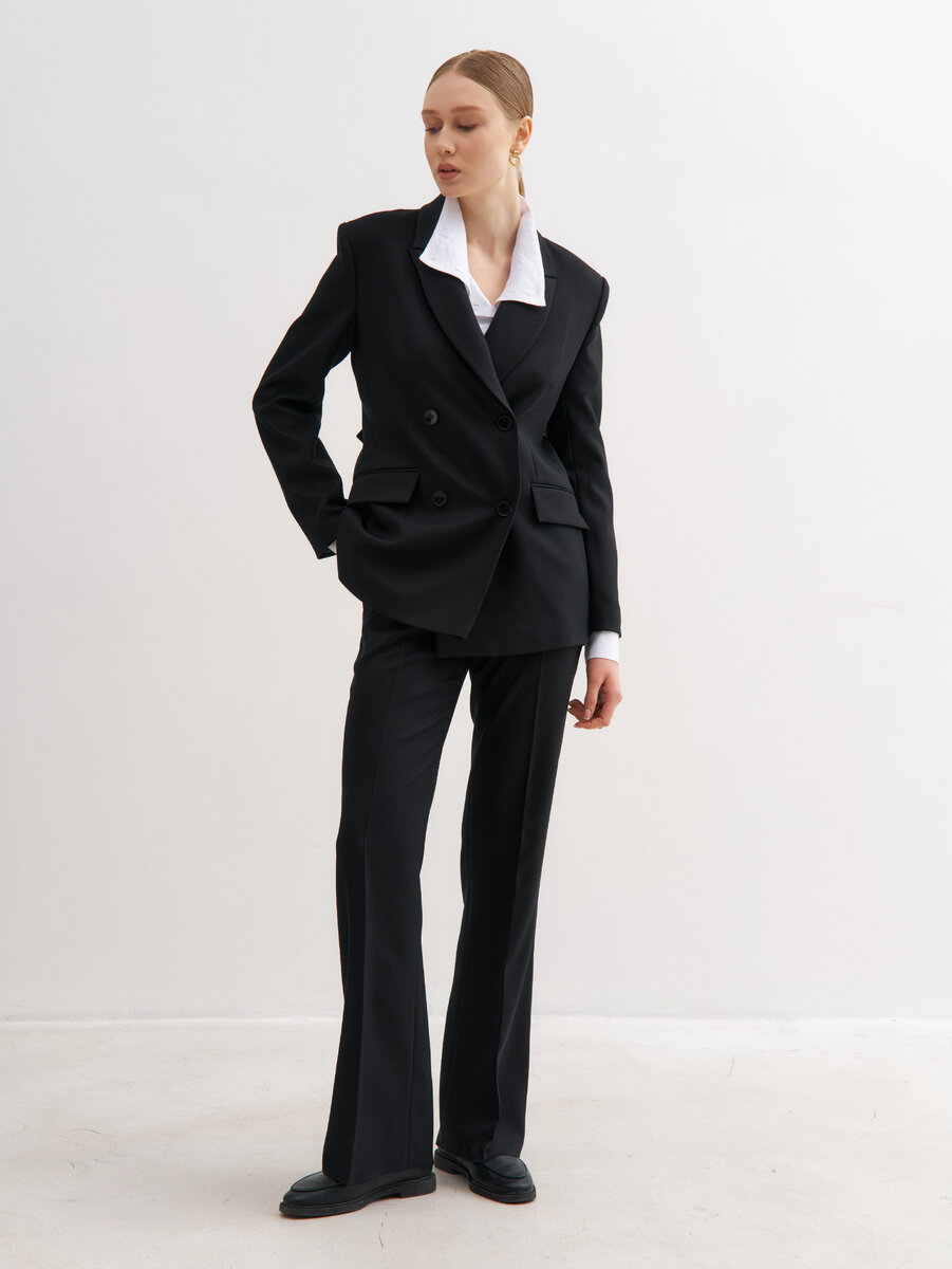 Черный жакет с хлястиком VIRELE