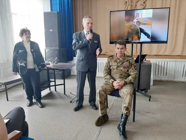 Руководитель клуба «Пульс» Раиса Колыванова, председатель совета ветеранов Юрий Лопатин и Дмитрий Новокрещенных