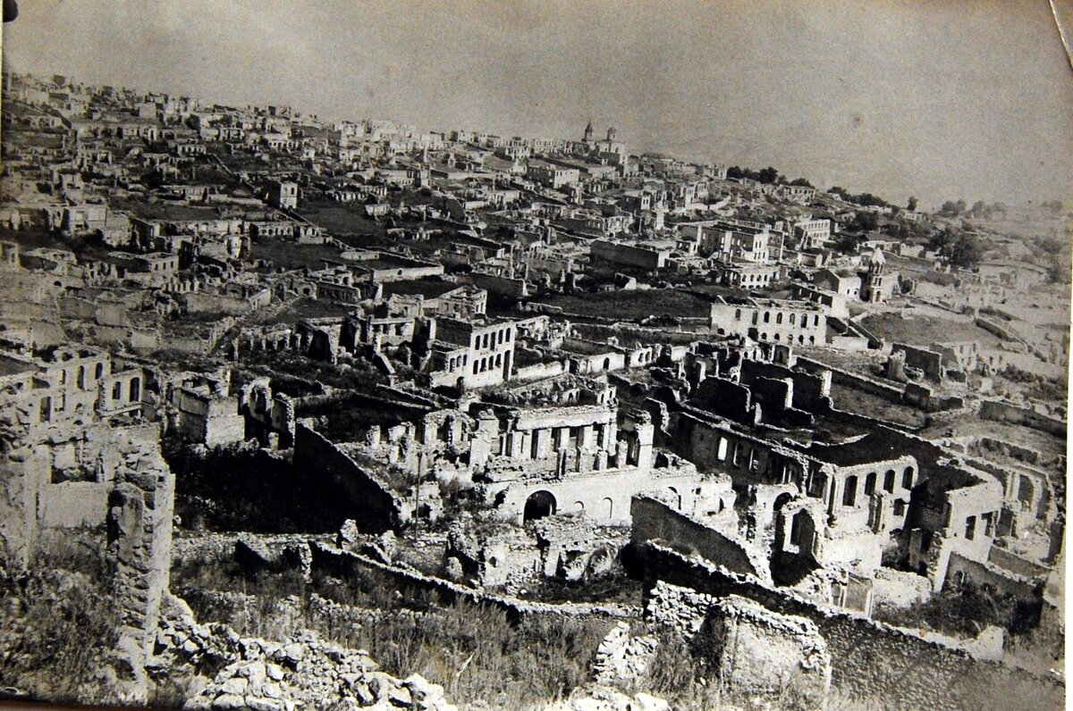 Развалины столицы Нагорного Карабаха города Шуши после резни и разгрома армянской части города турко-мусаватистами  23-26 марта 1920 года