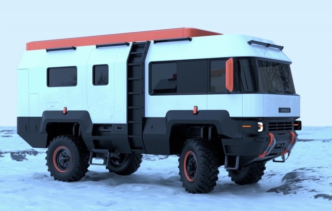 С торца лесенка для доступаа на крышу, к боксам. 