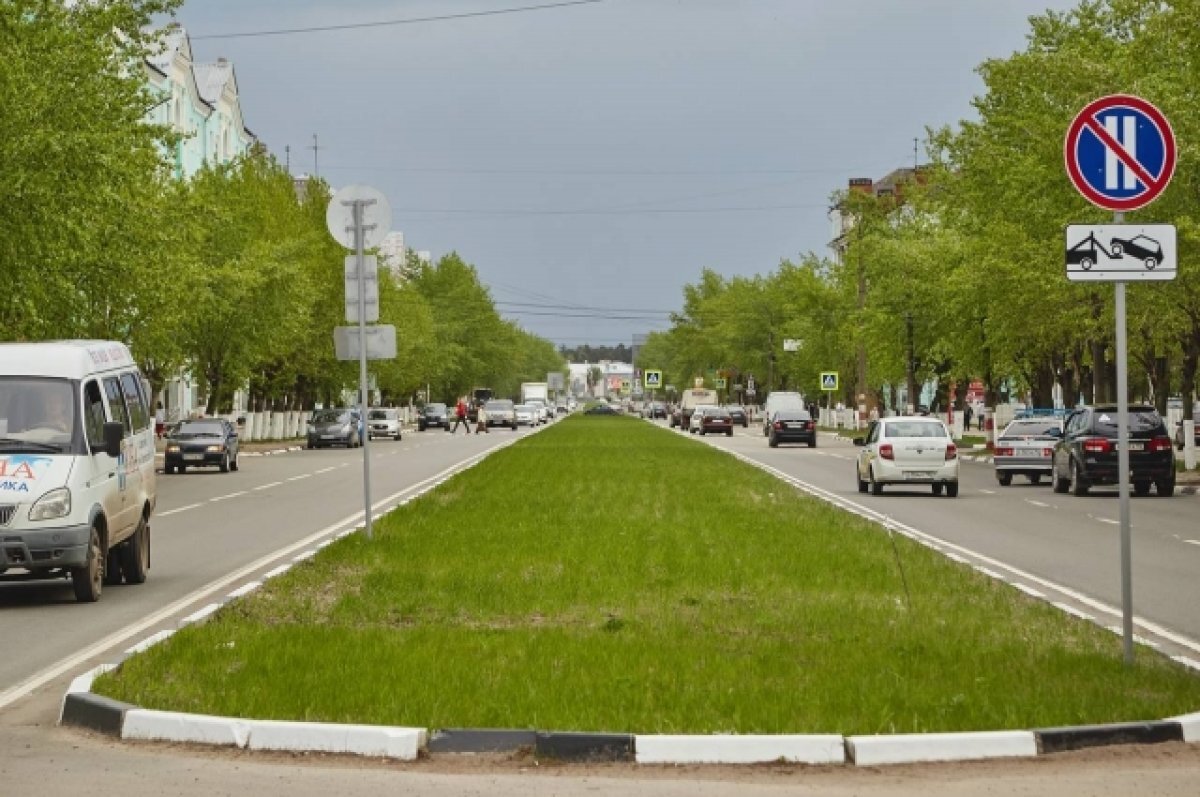    Нижегородцев шокировали синие лужи в Дзержинске