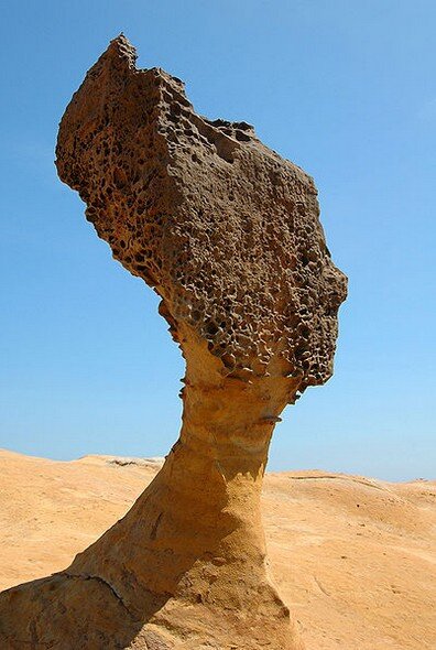 Тайваньское божество выглядит абстрактно, но тоже весьма выразительно. Фото http://www.ylgeopark.org.tw/