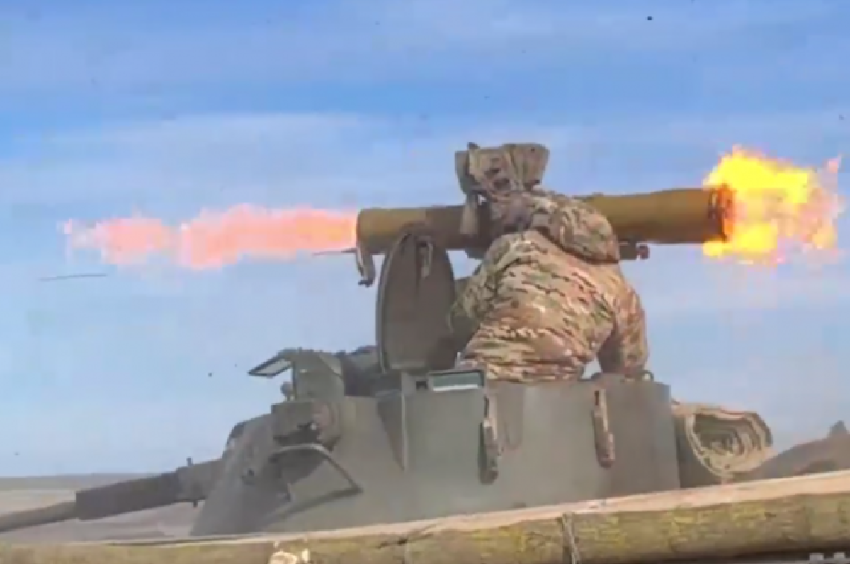    Крымские десантники под Вербовым уничтожили БТР ВСУ из ПТРК «Фагот»