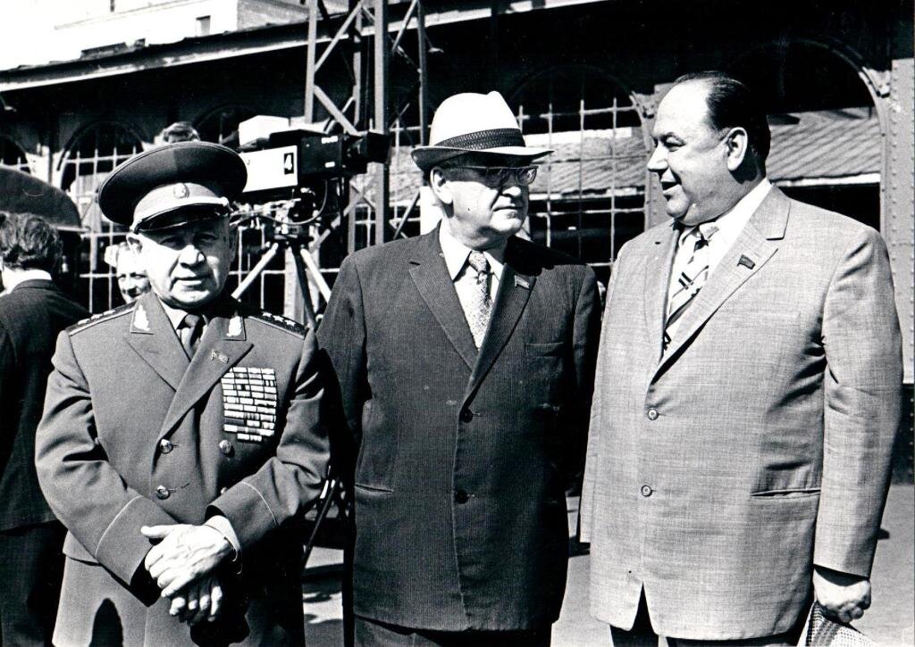 Слева направо: Г. К Цинев, Г. Э. Цуканов, С. К. Цвигун. Крым.1977 г. Фото с сайта generaltsvigun.ru