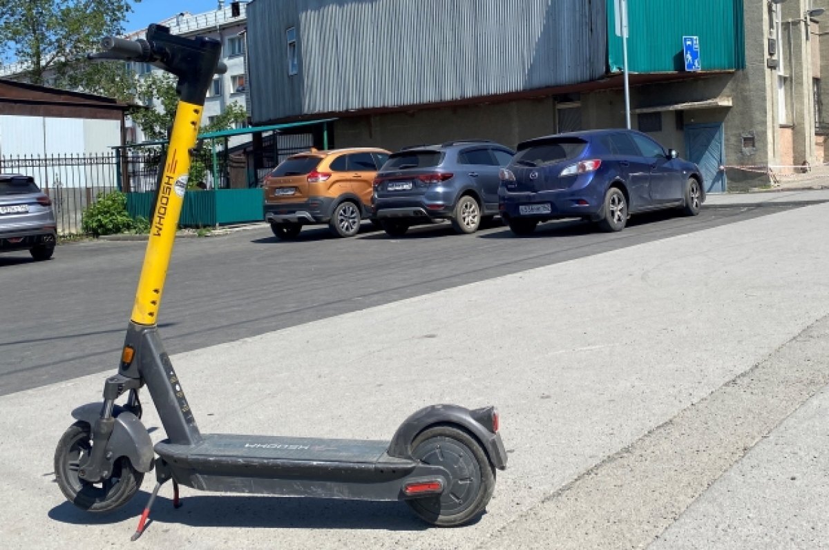    В Новосибирске введут систему против езды на самокатах вдвоем