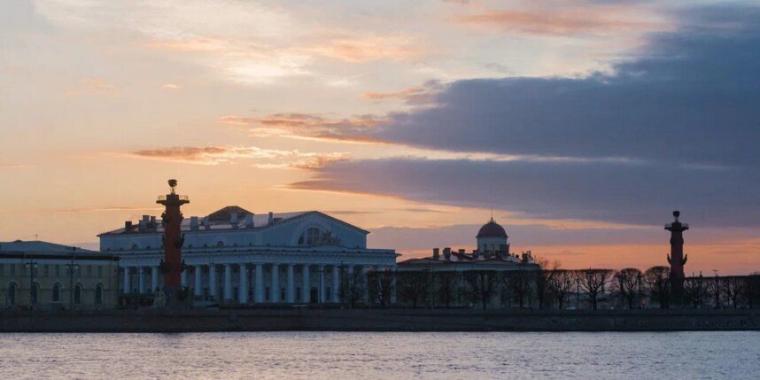    Алёна Бобрович.