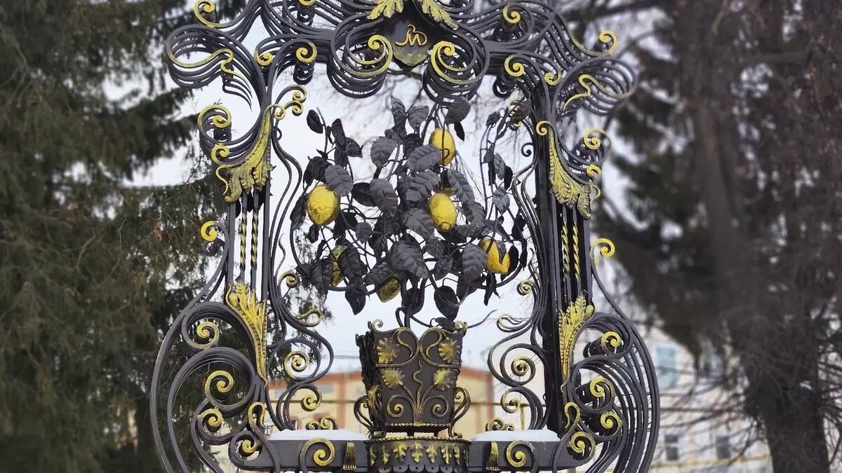     В Нижегородской области существует немало достопримечательностей. При этом среди них есть и те, о которых не знают даже коренные жители. NewsNN подготовил список из пяти самых необычных памятников в регионе, основываясь на данных портала nn-tourist.ru.