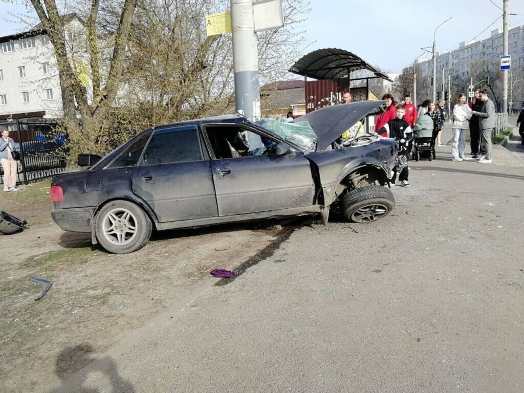 В Брянске завели дело на дурня, сбившего насмерть на Audi девушку на  остановке | Брянский Ворчун | Дзен