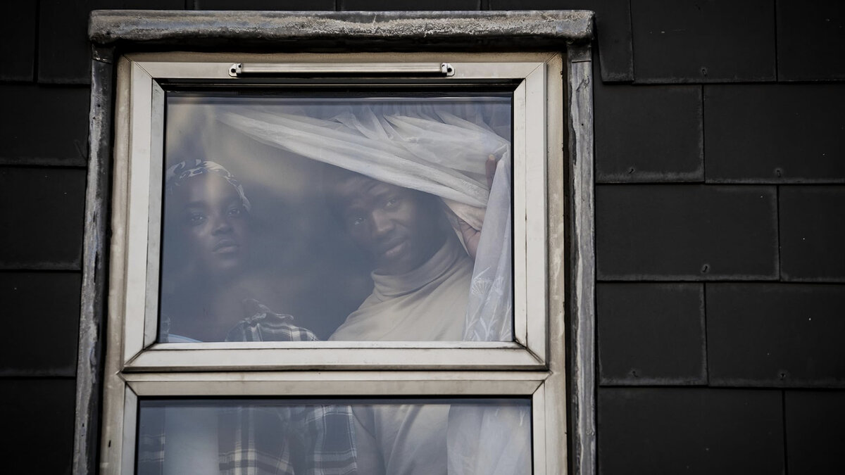 Кадр из фильма "Его дом"