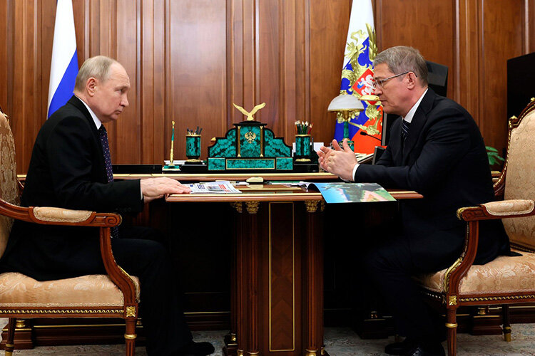    Путин отметил, что у Радия Хабирова «в целом все получается, и планов много, и результаты хорошие».   
Фото: www.kremlin.ru