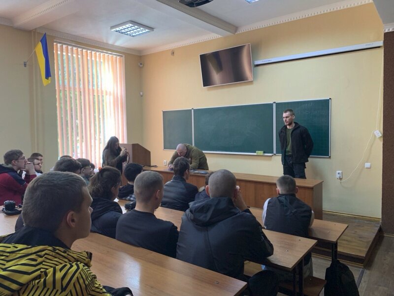    Студентов — на «мясо»: на Украине нашли способы, как отправлять на фронт учащихся колледжей и вузов