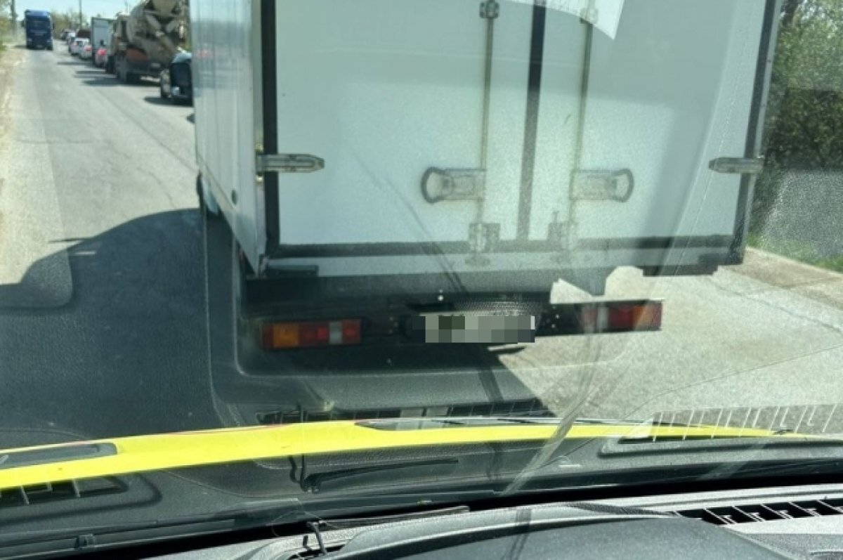    В Краснодаре скорая едва успела на срочный вызов из-за водителя «Газели»