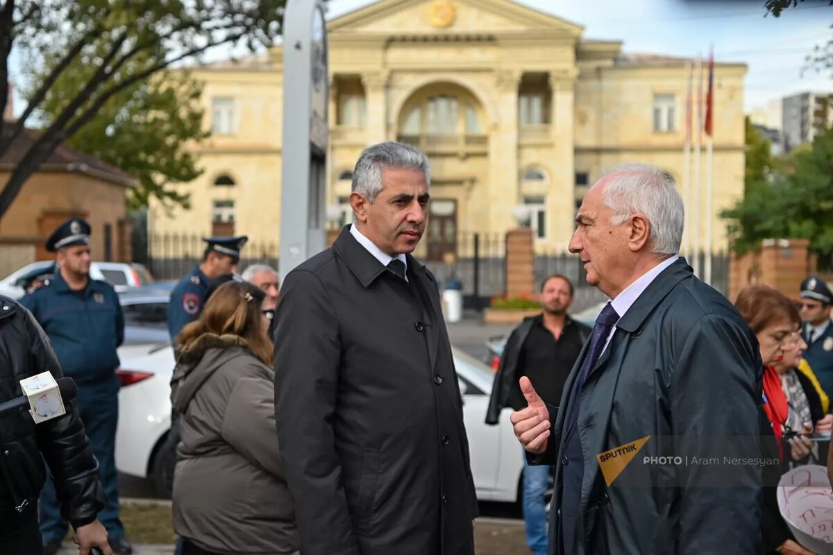 Альтернативное общественно-политическое движение ''Вместе проводит собрание у резиденции президента (9 ноября 2023). Еревaн - Sputnik Армения, 1920, 09.04.2024 © Sputnik / Aram Nersesyan