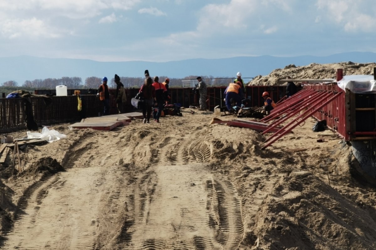    В Тюменской области продолжают укреплять и строить дамбы