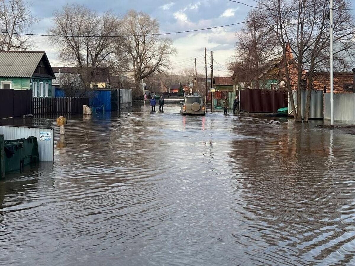    Подтопления в поселке Кузнечный под Оренбургом© РИА Новости