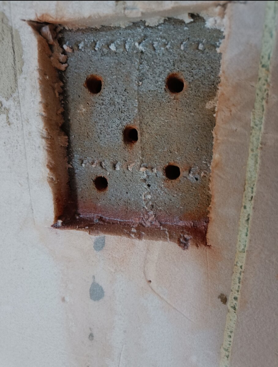 Отверстия для лучшей сцепки раствора с материалом стены