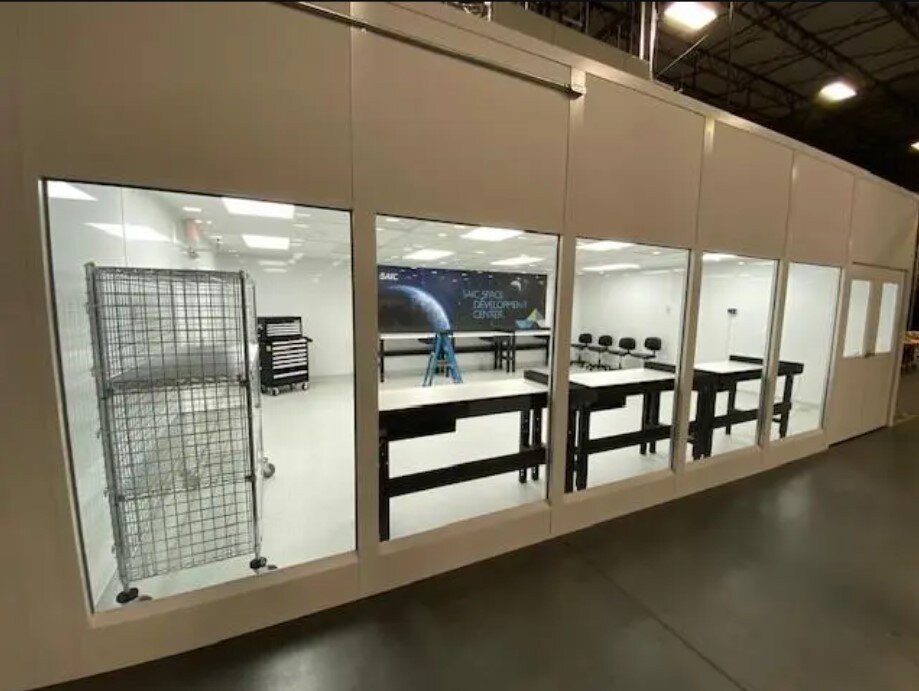 Лаборатория спутниковой интеграции SAIC в Чарльстоне. Источник: SAIC  📷
