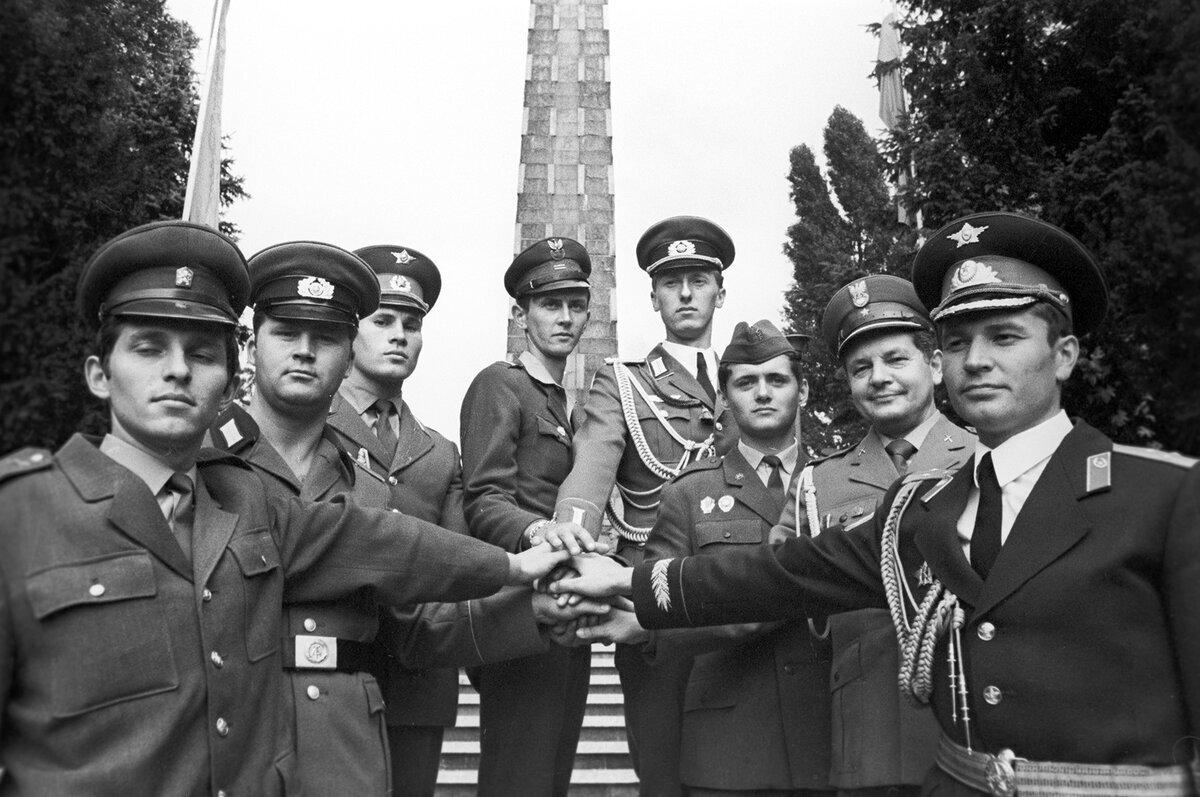Офицеры армий стран Варшавского договора, интересно где они теперь?