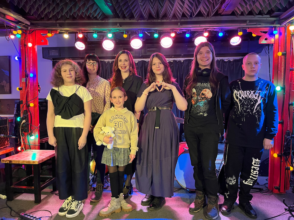 Ученики школы музыки Флэнджер Арт после концерта