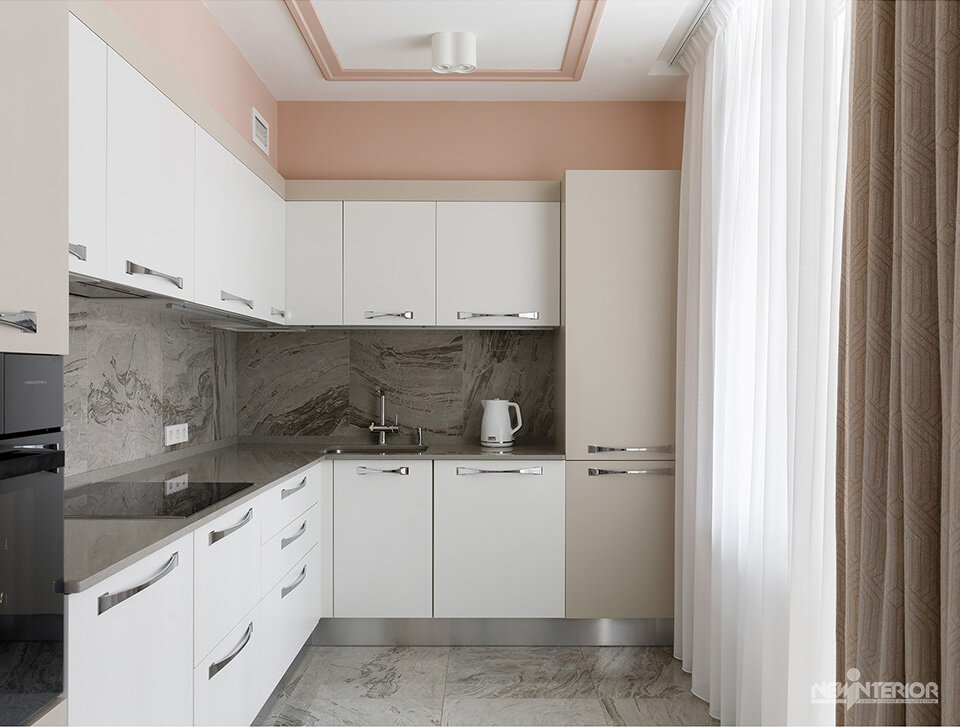 На этих фотографиях вы видите завершённый интерьер кухни в нашем проекте квартиры, которая расположена в ЖК Времена года в Санкт-Петербурге.