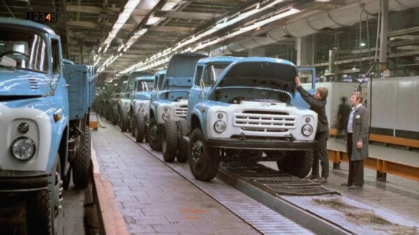 Завод имени Лихачева выпускал большое количество разнообразной продукции. Основной упор был сделан на автомобили, в том числе на грузовики.