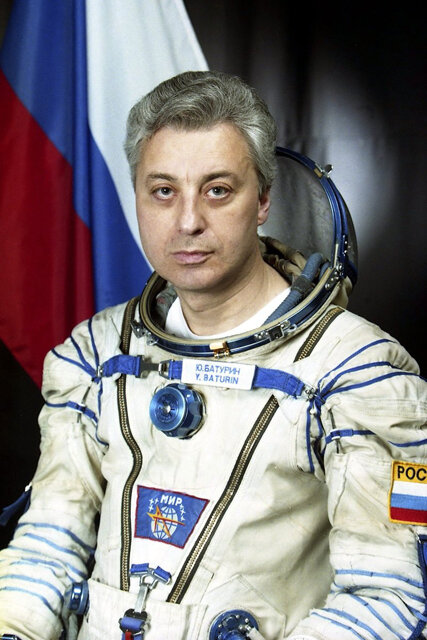    Юрий Батурин показал около 50 фотографий, сделанных им в 2002 году со станции «Мир»