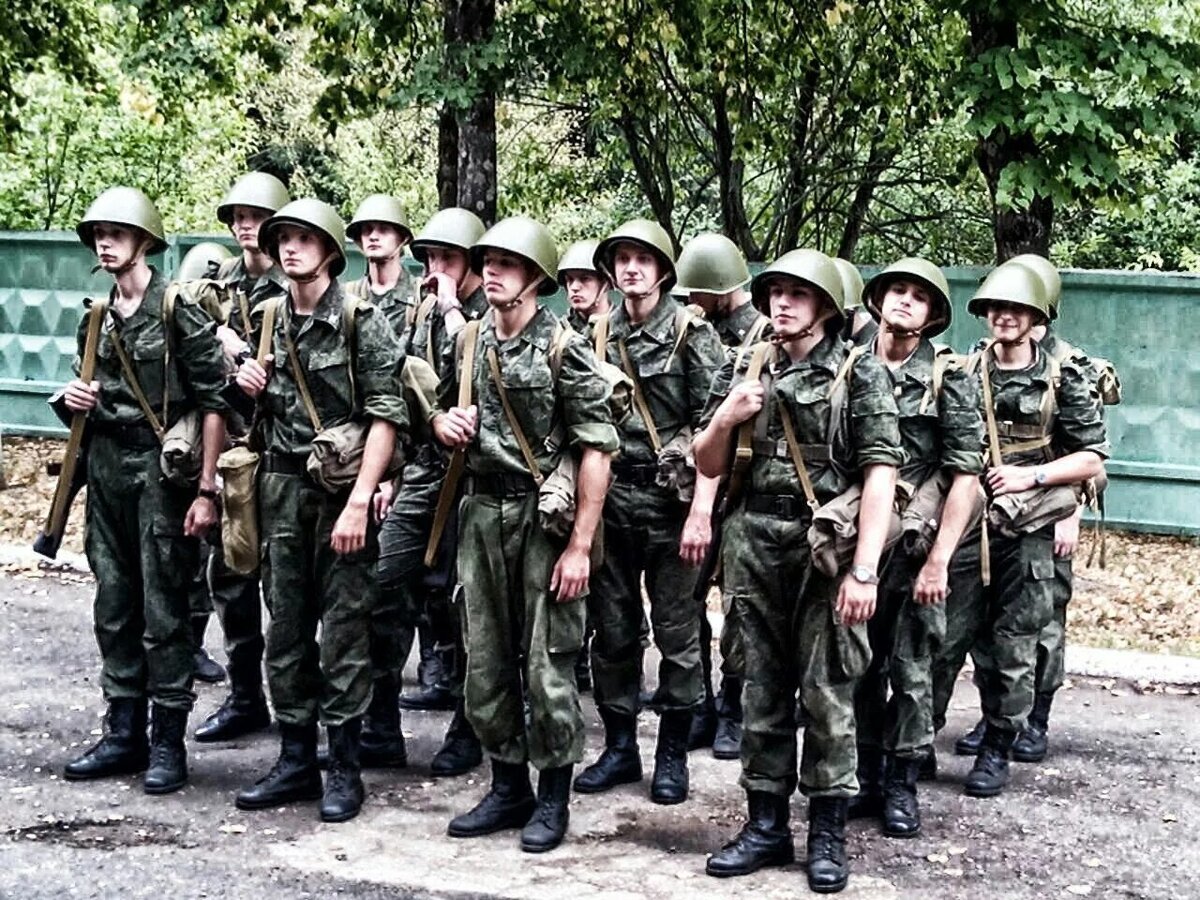 Взвод получает  вводные перед выполнением задания по обороне рубежа