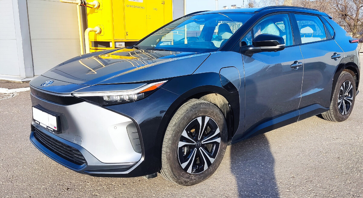 Снаружи автомобиль с восточным дизайном