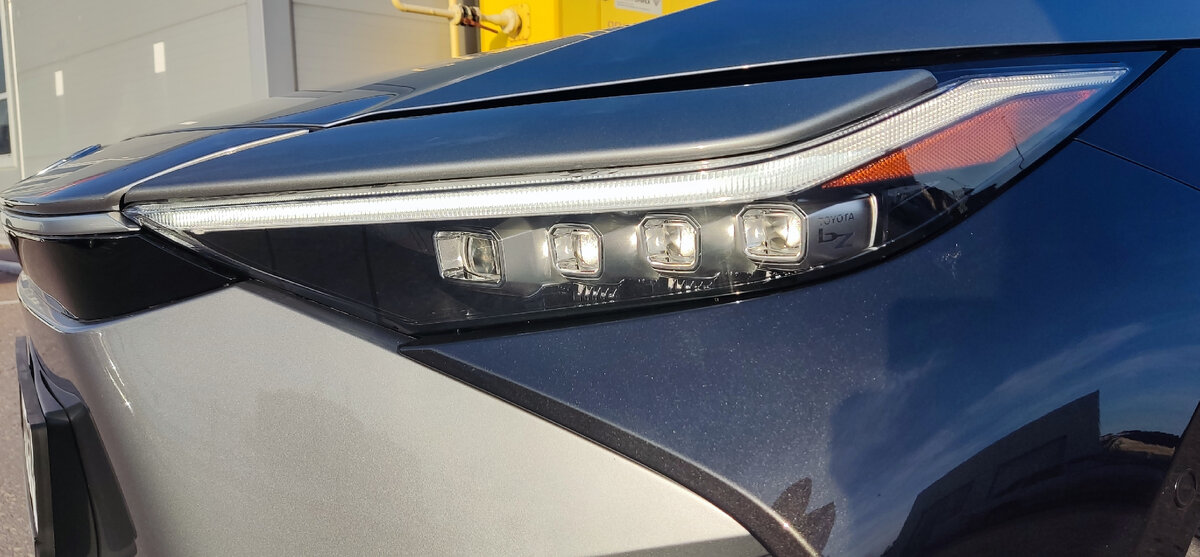 Красивая диодная оптика с указанием модели автомобиля