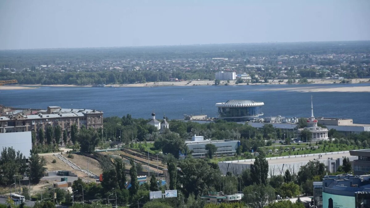     Волгоградские депутаты опять хранят свои доходы в тайне от избирателей, в Волжском кондуктор высадила детей из автобуса, а владельца «Аквапарка XXI век» посадили на 2,5 года.