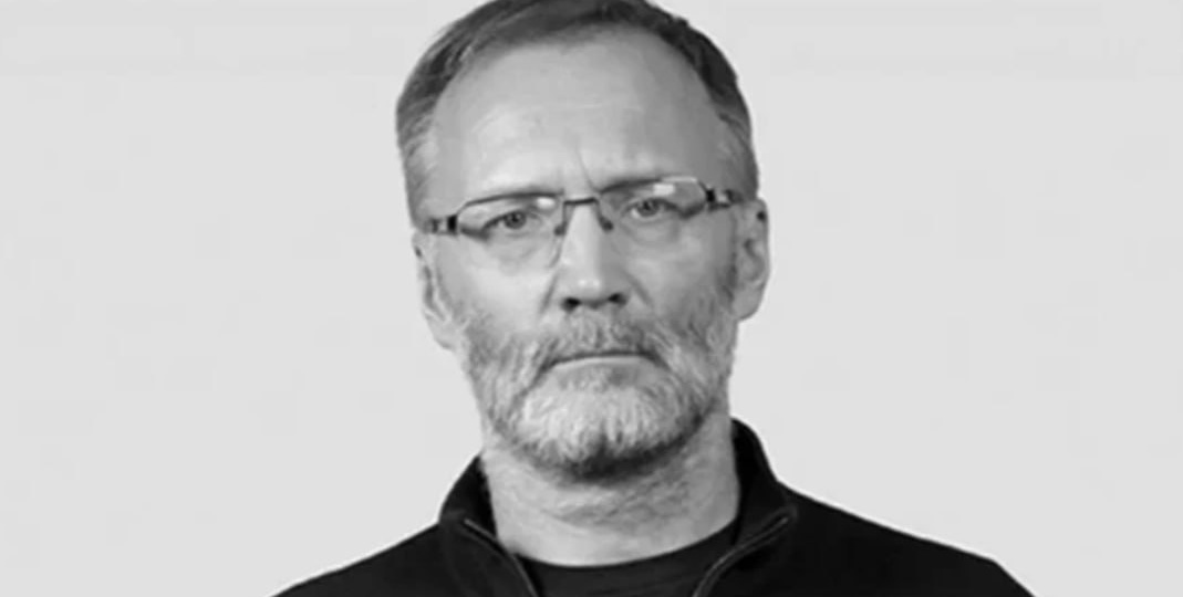Он понимает, что несет серьезную ответственность за всё, что произошло