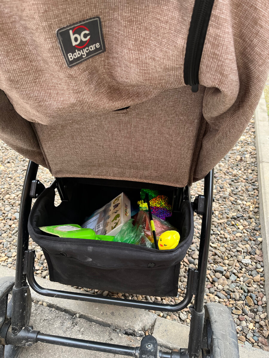 Не успела сделать красивое фото, надо было дочь оставить в коляске, иначе она сразу убегает и уже не до постановки кадра. Просто размер и внешний вид корзины. 