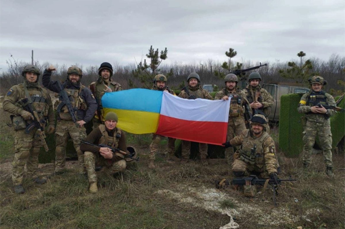    «“Азовцы” убегают первыми».