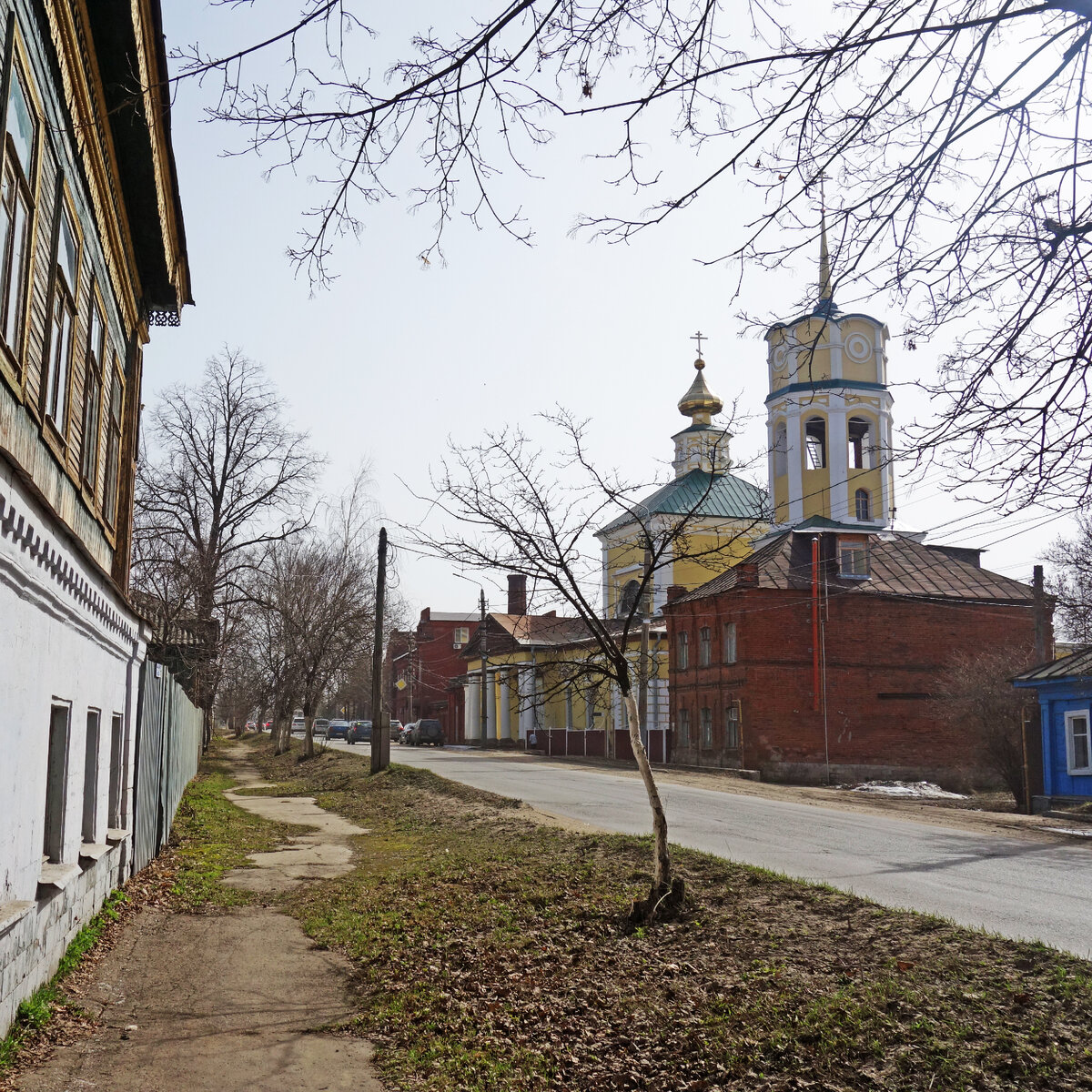 Тула, улица Кара Маркса. Листайте карусель, там фото церкви и «Теплосети». 