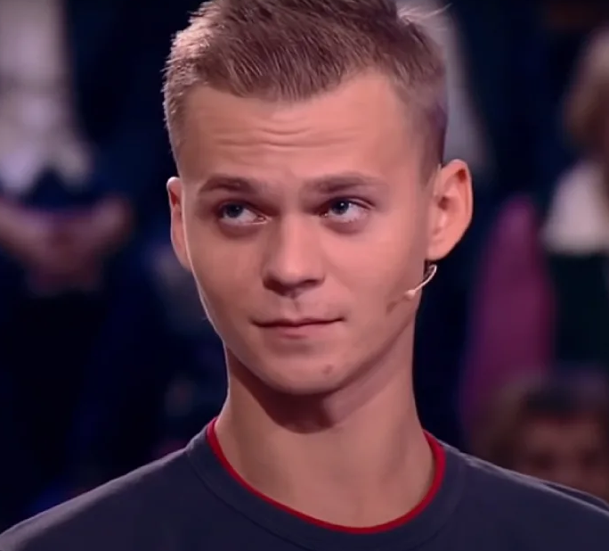 Взрослый сын певицы