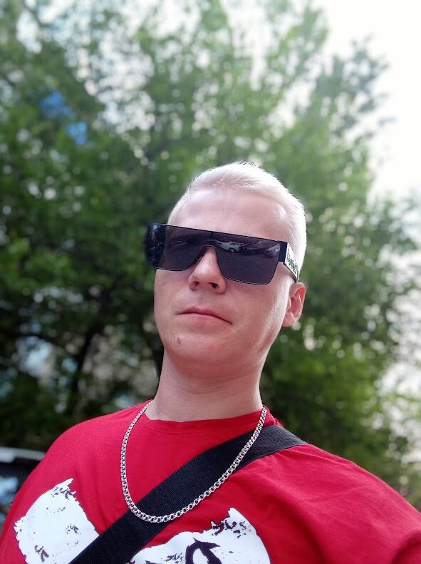 Дмитрию уже за 30