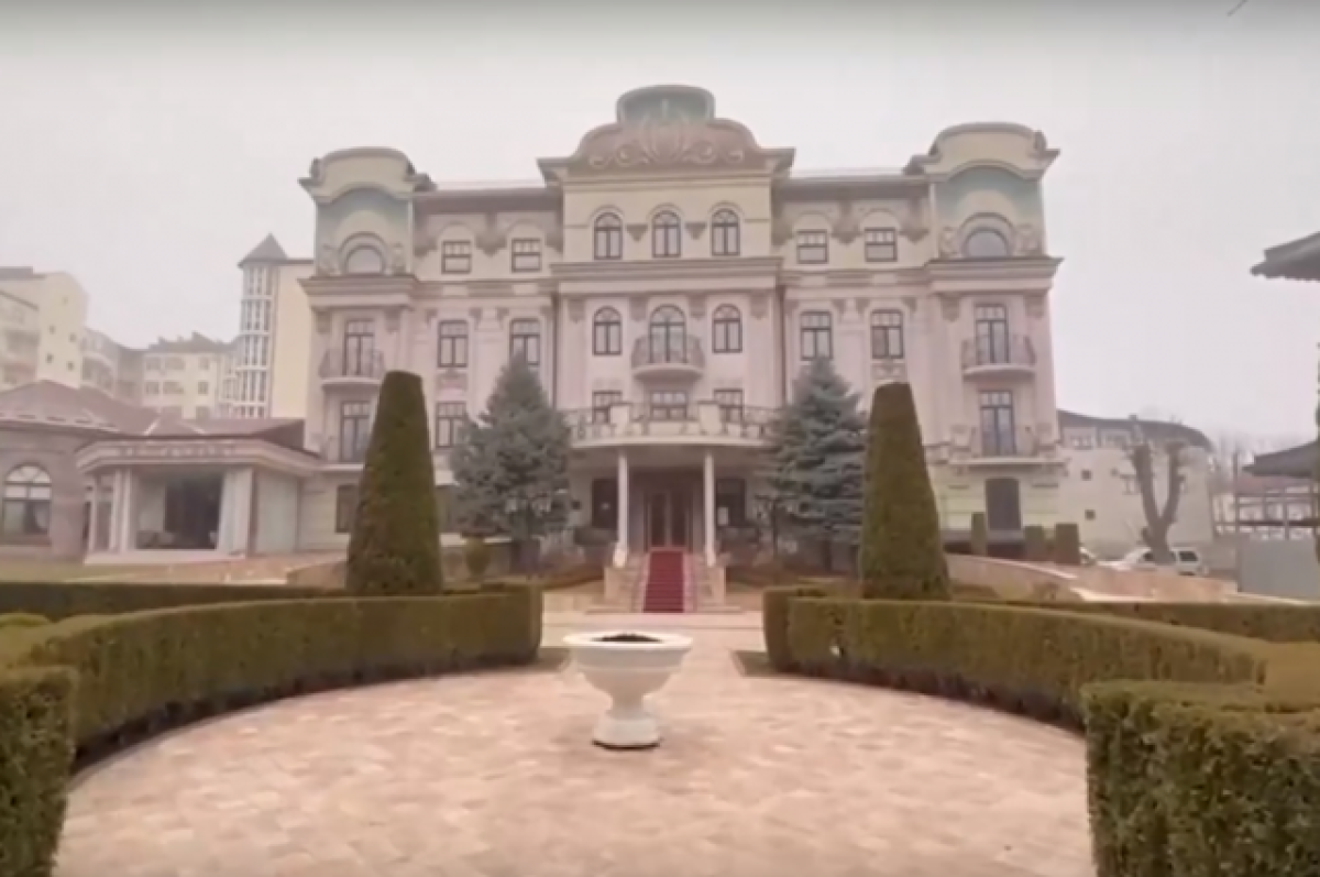    Пока «отжимали» завод, бывший глава правительства КЧР Кайшев заработал на дворец.