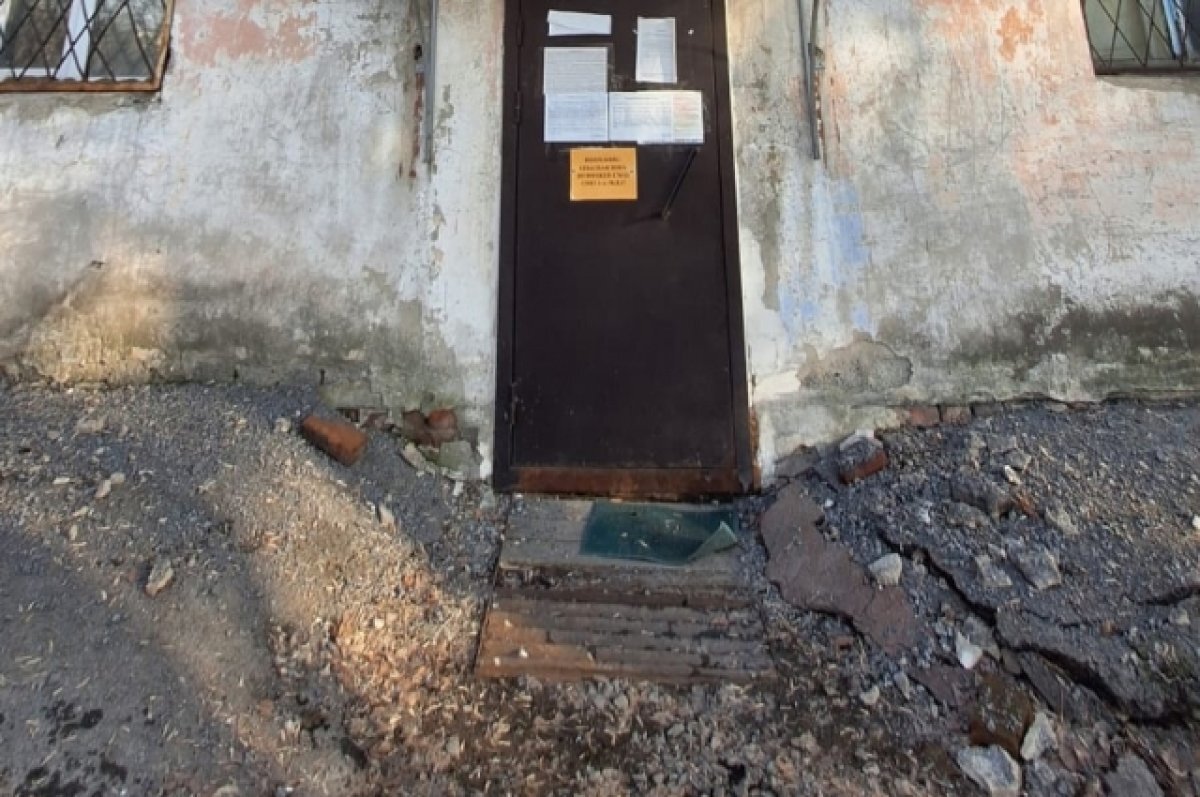    В Новосибирске жители аварийного дома рассказали о разрушении здания