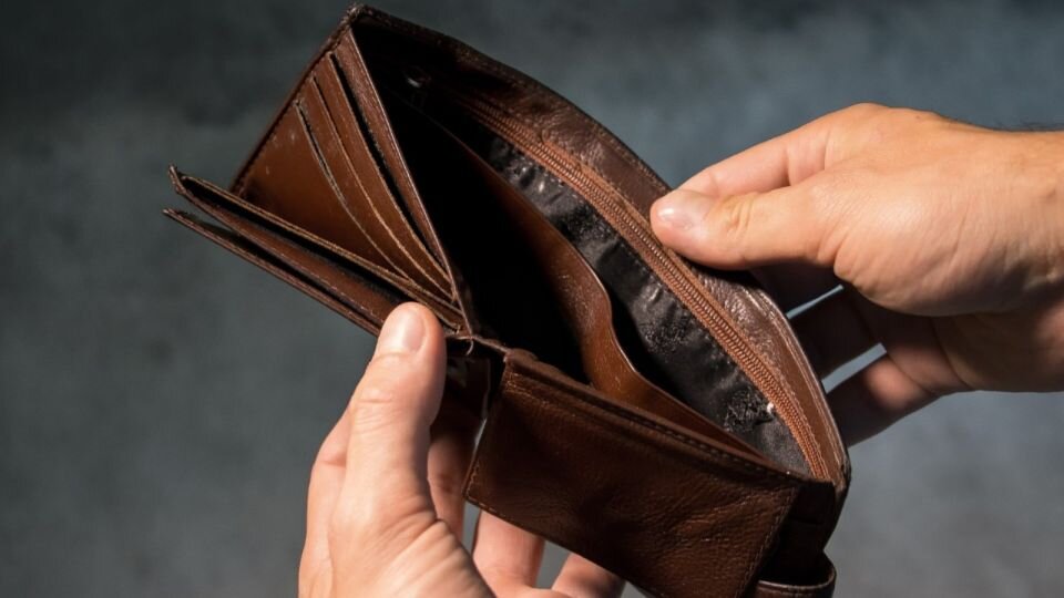    Безработица. Кошелек. Зарплата. Источник: Andrew Khoroshavin с сайта Pixabay