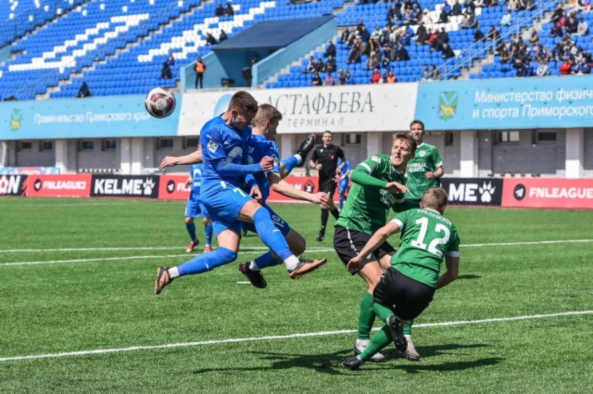    В первом официальном матче сезона команда показала хорошую игру.