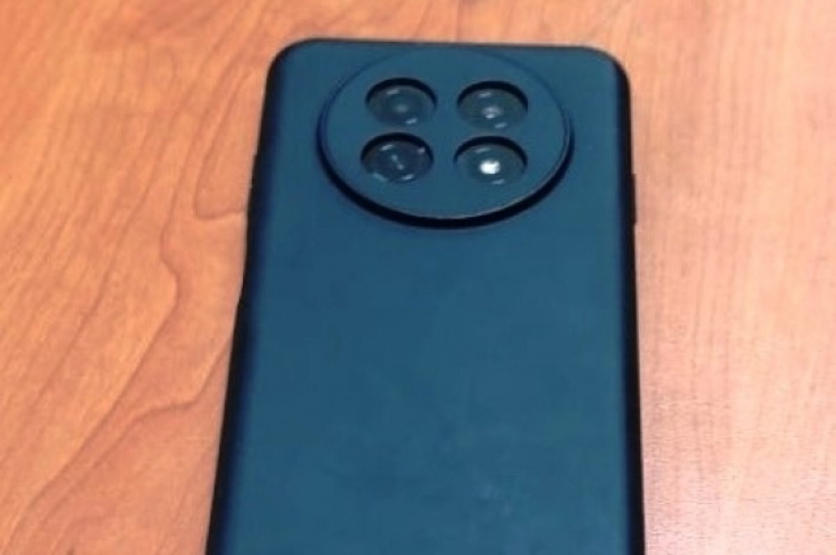    Пьяный омич ночью выхватил у парня звонивший телефон