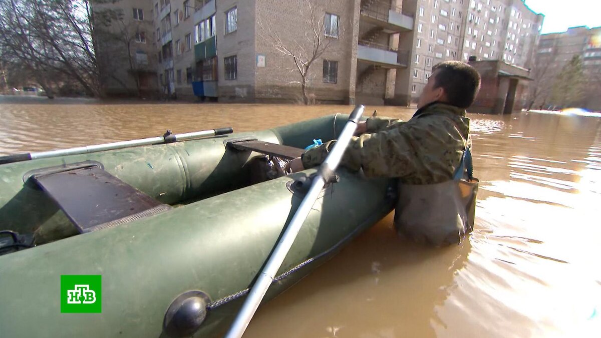    «Мародеры лазят»: жители Орска дежурят в зоне подтопления