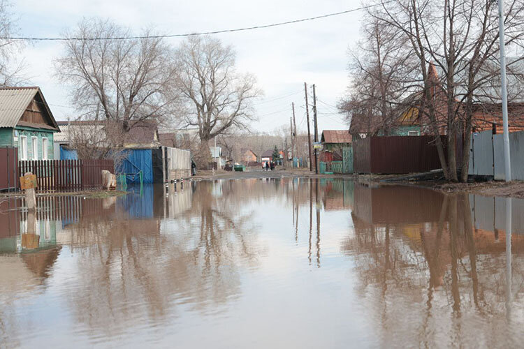    На предстоящие сутки прогнозировали дальнейшее повышение уровня воды в реке до 40 сантиметров