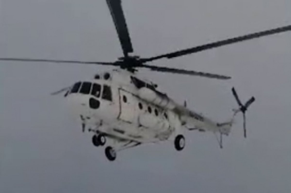    На Камчатке заболевших во время похода туристов эвакуировали на вертолете