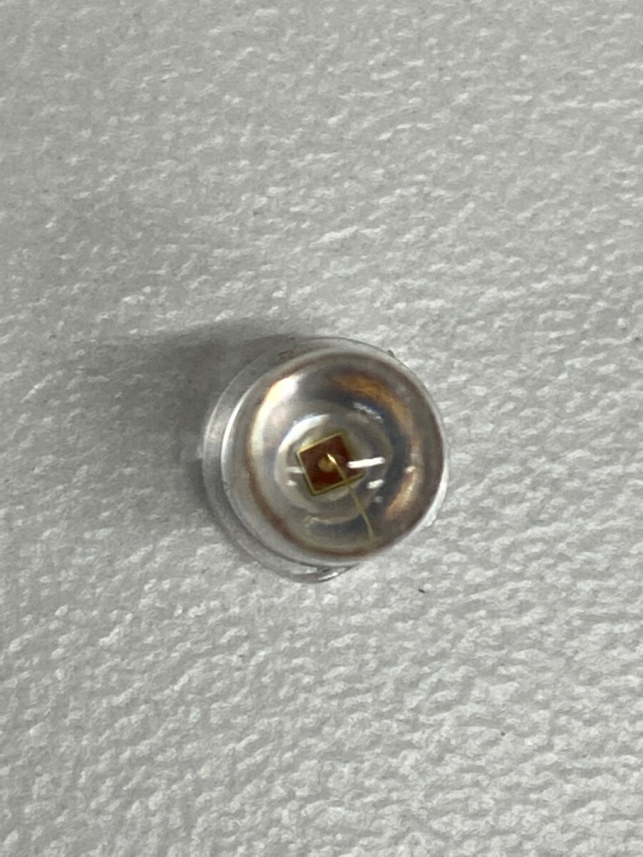 Светодиод с другого ракурса, вроде все видно