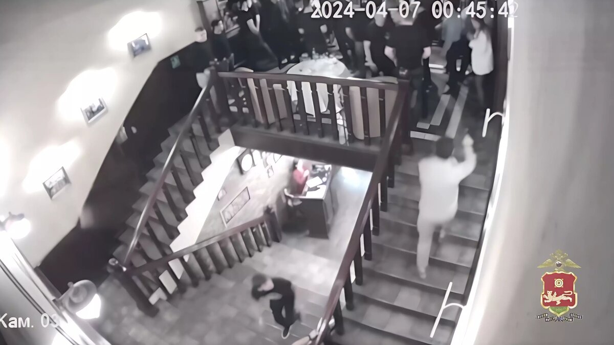     7 апреля в абаканском пабе «Лимерик» на Дружбы Народов, 16 произошел конфликт между важными персонами. Один из участников начал стрелять. Проверку обстоятельств инцидента вчера взял на личный контроль министр внутренних дел Хакасии Владимир Генералов. Рассказываем подробности.